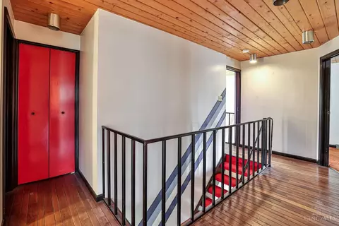 Entry Way - 8288 Bridle Rd, Cincinnati, OH 45244 photo 4 of 5