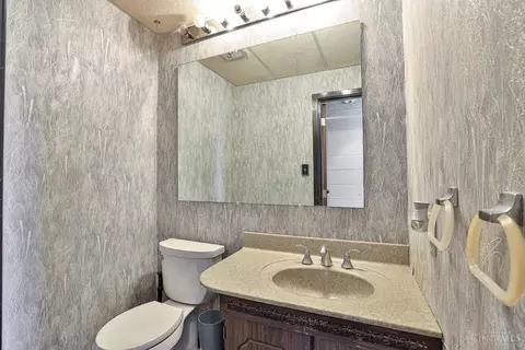 Bath - 8288 Bridle Rd, Cincinnati, OH 45244 photo 2 of 3