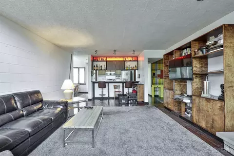 Living - 8288 Bridle Rd, Cincinnati, OH 45244 photo 3 of 6