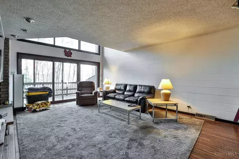 Living - 8288 Bridle Rd, Cincinnati, OH 45244 photo 2 of 6