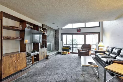 Living - 8288 Bridle Rd, Cincinnati, OH 45244 photo 1 of 6