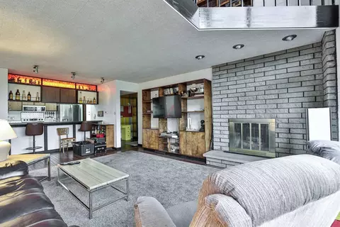 Living - 8288 Bridle Rd, Cincinnati, OH 45244 photo 4 of 6