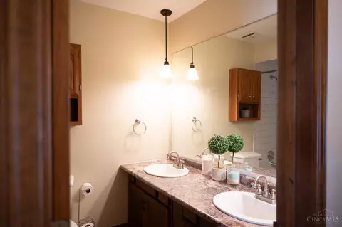 Bath - 3 Brater Ct, Hamilton, OH 45013 photo 2 of 3