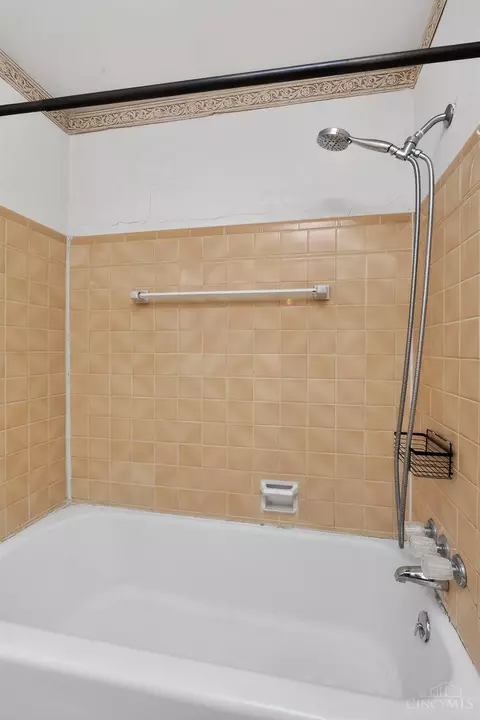 Bath - 4635 Mayhew Ave, Cincinnati, OH 45238 photo 2 of 2