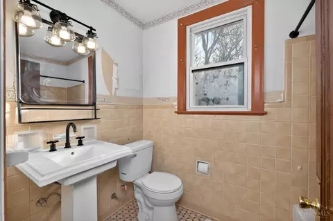 Bath - 4635 Mayhew Ave, Cincinnati, OH 45238 photo 1 of 2
