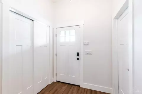 Entry Way - 2406 Kenton St, Cincinnati, OH 45206 photo 2 of 4