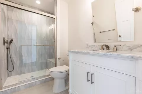 Bath - 2406 Kenton St, Cincinnati, OH 45206 photo 6 of 6