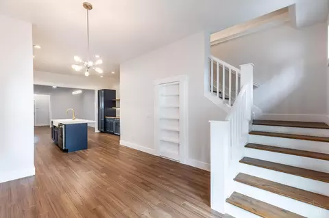 Entry Way - 2406 Kenton St, Cincinnati, OH 45206 photo 3 of 4