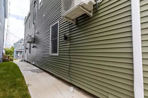 Exterior - 2406 Kenton St, Cincinnati, OH 45206 photo 7 of 7