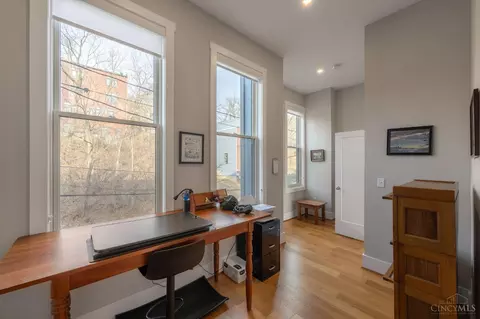 Entry Way - 305 Seitz St, Cincinnati, OH 45202 photo 4 of 6