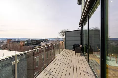 Exterior - 305 Seitz St, Cincinnati, OH 45202 photo 2 of 7