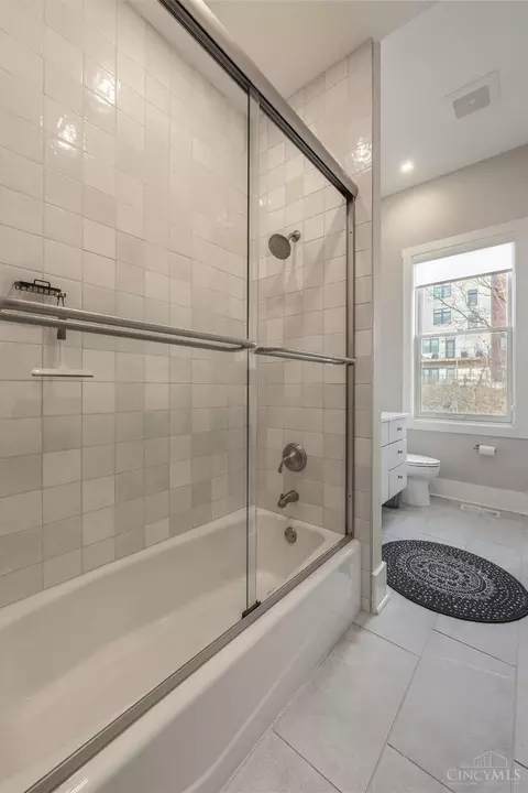 Bath - 305 Seitz St, Cincinnati, OH 45202 photo 4 of 6