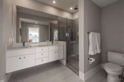 Bath - 305 Seitz St, Cincinnati, OH 45202 photo 2 of 6