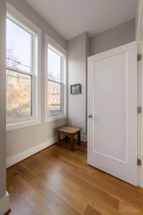 Entry Way - 305 Seitz St, Cincinnati, OH 45202 photo 3 of 6