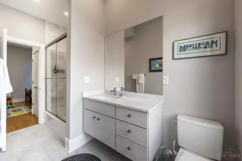 Bath - 305 Seitz St, Cincinnati, OH 45202 photo 3 of 6