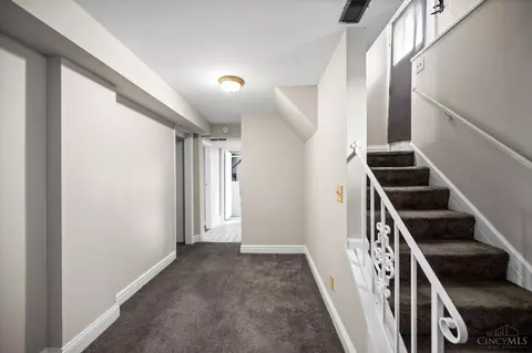 Entry Way - 3280 Jefferson Ave, Cincinnati, OH 45220 photo 5 of 6