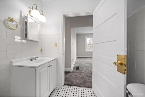 Bath - 3280 Jefferson Ave, Cincinnati, OH 45220 photo 5 of 5
