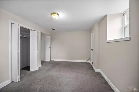 Bedroom - 3280 Jefferson Ave, Cincinnati, OH 45220 photo 12 of 16