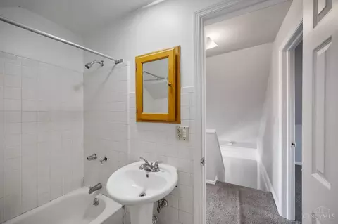 Bath - 3280 Jefferson Ave, Cincinnati, OH 45220 photo 2 of 5