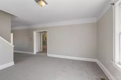 Living - 3280 Jefferson Ave, Cincinnati, OH 45220 photo 3 of 9