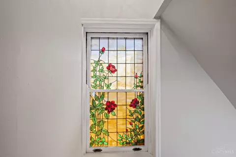 Entry Way - 3280 Jefferson Ave, Cincinnati, OH 45220 photo 2 of 6