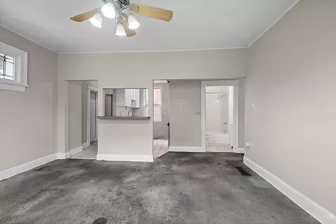 Living - 3280 Jefferson Ave, Cincinnati, OH 45220 photo 8 of 9