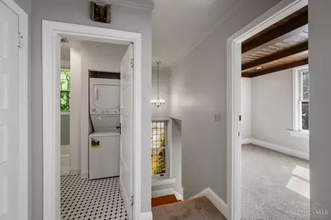 Entry Way - 3280 Jefferson Ave, Cincinnati, OH 45220 photo 3 of 6