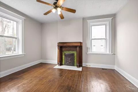 Living - 3280 Jefferson Ave, Cincinnati, OH 45220 photo 4 of 9
