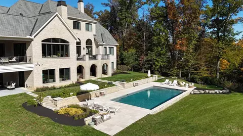 Exterior - 9725 Cunningham Rd, Cincinnati, OH 45243 photo 5 of 11