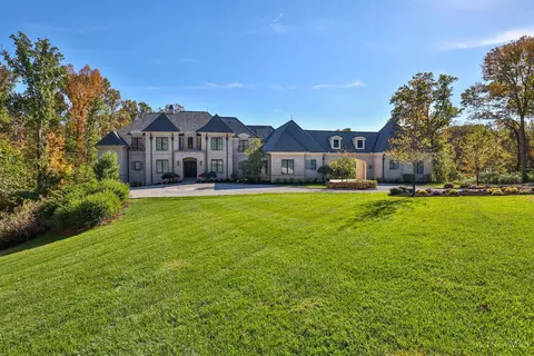 9725 Cunningham Rd, Cincinnati, OH 45243