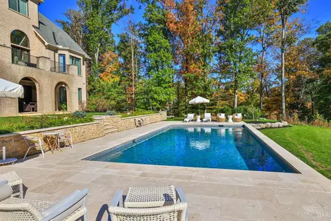 Exterior - 9725 Cunningham Rd, Cincinnati, OH 45243 photo 6 of 11