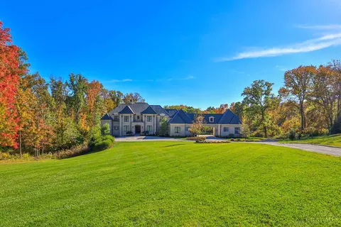 Exterior - 9725 Cunningham Rd, Cincinnati, OH 45243 photo 7 of 11