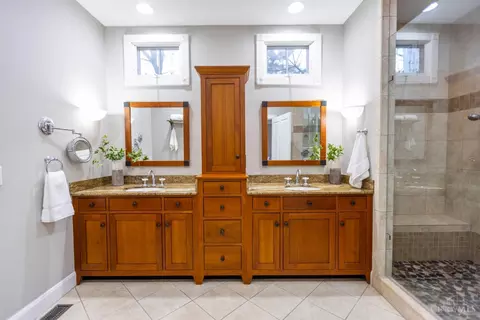 Bath - 9850 Zig Zag Rd, Montgomery, OH 45242 photo 1 of 5