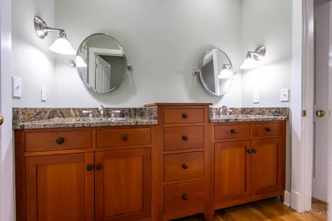 Bath - 9850 Zig Zag Rd, Montgomery, OH 45242 photo 5 of 5