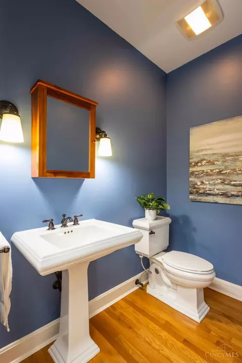 Bath - 9850 Zig Zag Rd, Montgomery, OH 45242 photo 4 of 5