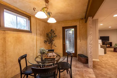 Dining - 9850 Zig Zag Rd, Montgomery, OH 45242 photo 4 of 5