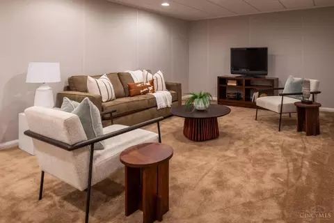 Living - 9850 Zig Zag Rd, Montgomery, OH 45242 photo 6 of 6