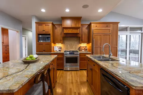 Kitchen - 9850 Zig Zag Rd, Montgomery, OH 45242 photo 1 of 5