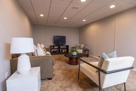 Living - 9850 Zig Zag Rd, Montgomery, OH 45242 photo 5 of 6