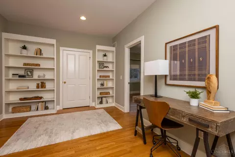 Entry Way - 9850 Zig Zag Rd, Montgomery, OH 45242 photo 3 of 5