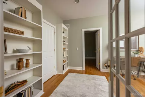 Entry Way - 9850 Zig Zag Rd, Montgomery, OH 45242 photo 5 of 5