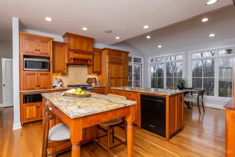 Kitchen - 9850 Zig Zag Rd, Montgomery, OH 45242 photo 2 of 5