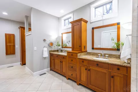 Bath - 9850 Zig Zag Rd, Montgomery, OH 45242 photo 3 of 5