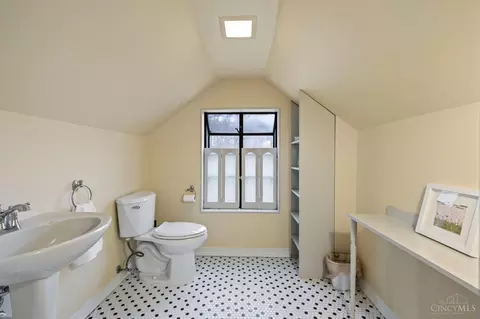 Bath - 1449 Cardington Rd, Kettering, OH 45409 photo 2 of 4