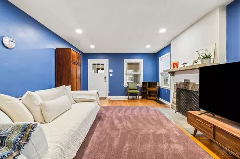 Living - 1449 Cardington Rd, Kettering, OH 45409 photo 2 of 4