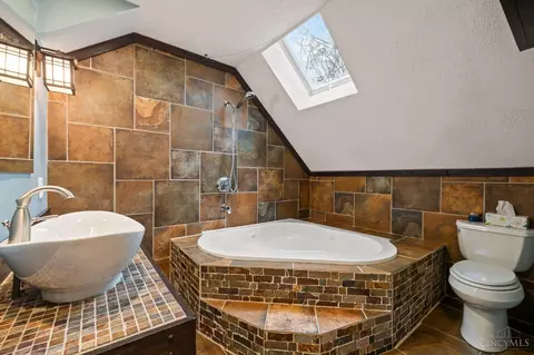 Bath - 1449 Cardington Rd, Kettering, OH 45409 photo 3 of 4