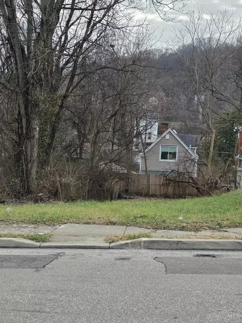 1607 Pulte St, Cincinnati, OH 45225