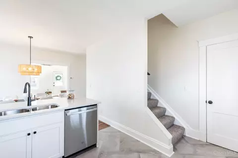 Entry Way - 4746 Highridge Ave, Cincinnati, OH 45238 photo 2 of 2