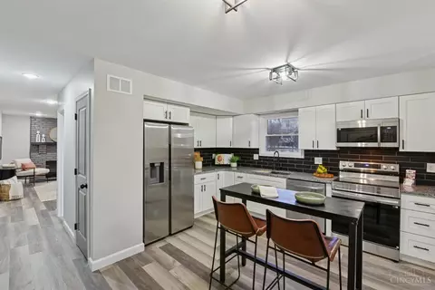 Kitchen - 1033 Hearthstone Dr, Cincinnati, OH 45231 photo 2 of 3