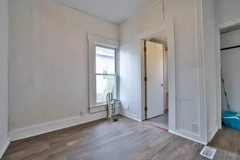 Bedroom - 5366 Tyndall Ave, Cincinnati, OH 45233 photo 1 of 1